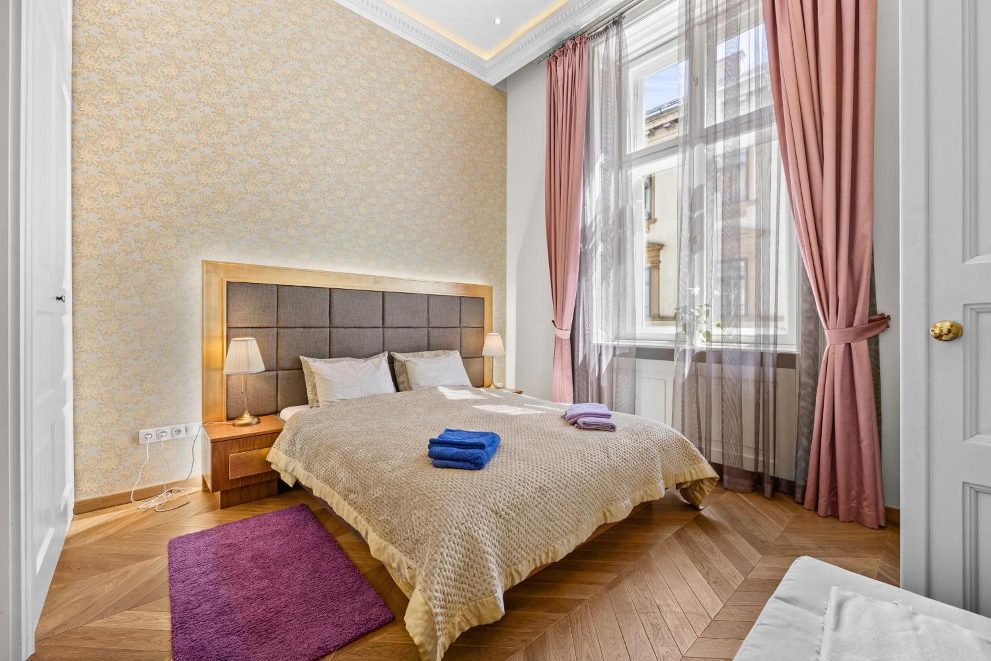 Count Zrinyi Basilica Luxurious Boedapest